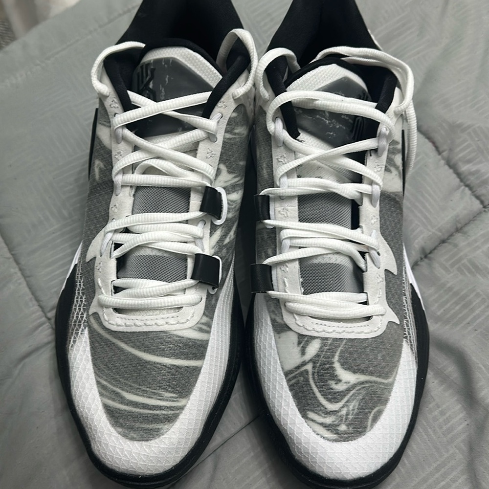 Nike Kyrie 8